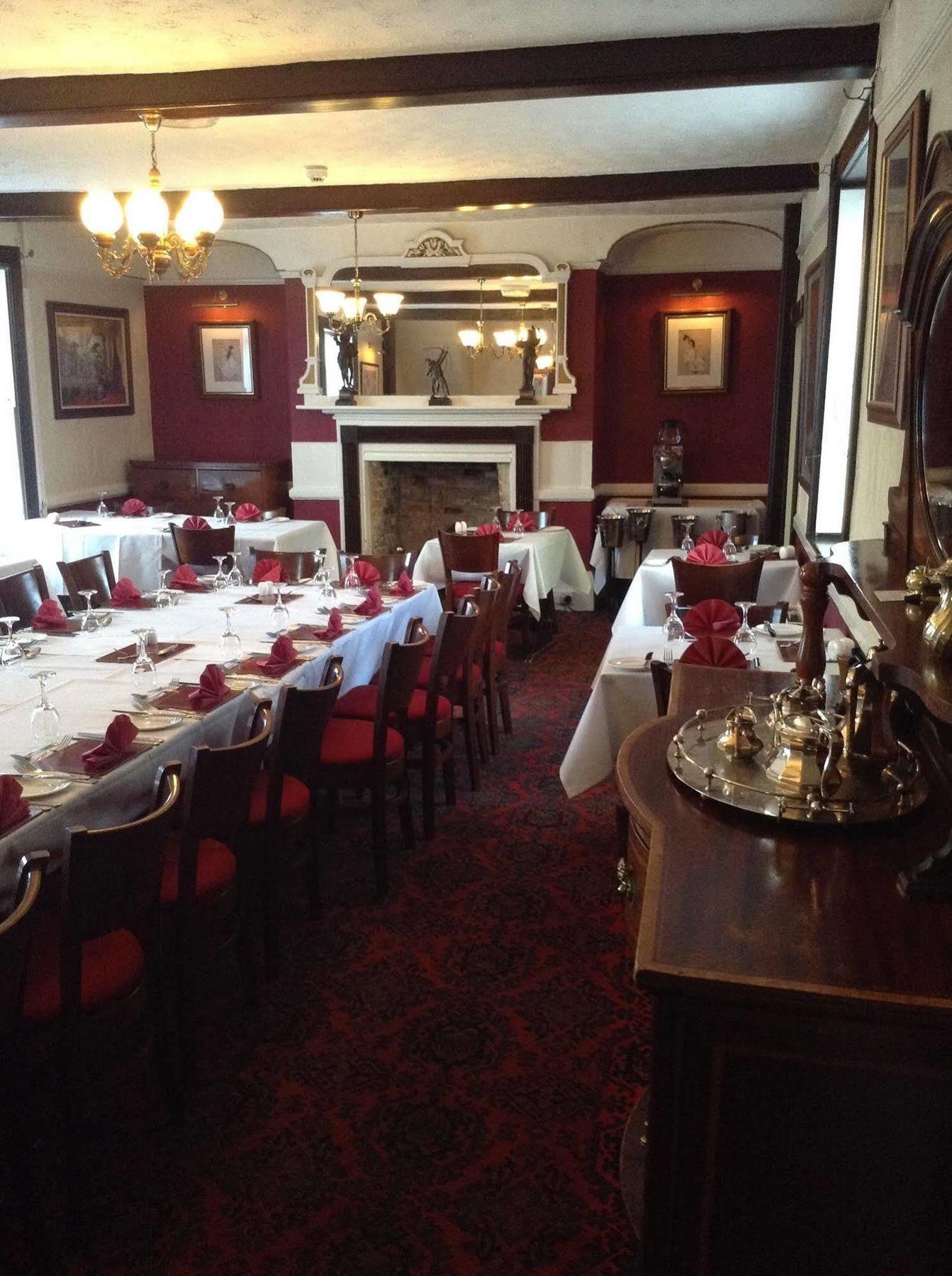 The Crown Hotel Mundford Екстериор снимка