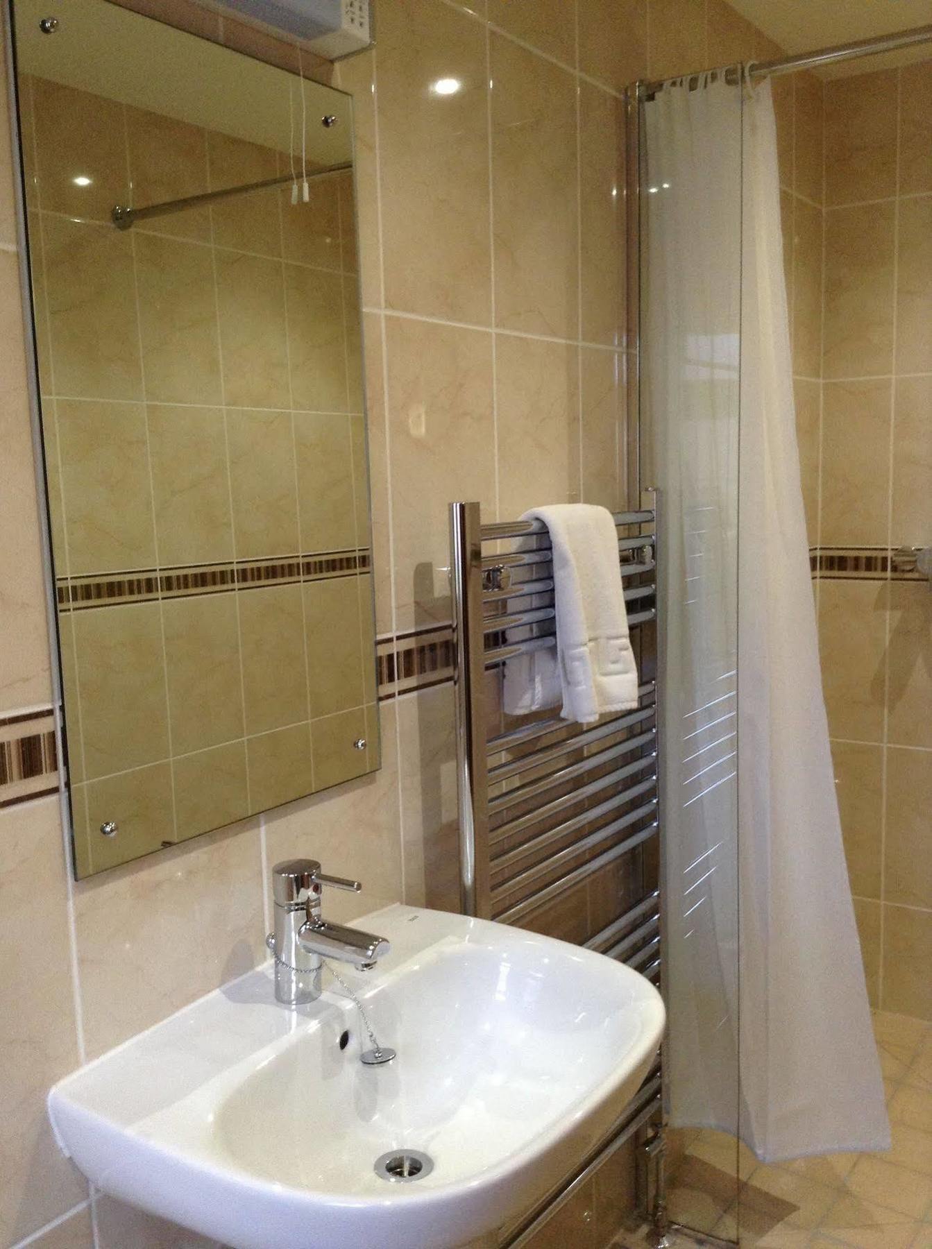 The Crown Hotel Mundford Екстериор снимка